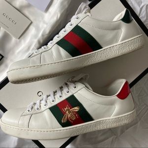GUCCI Ace Bee Embroidered Sneakers includes dust bags and box✨